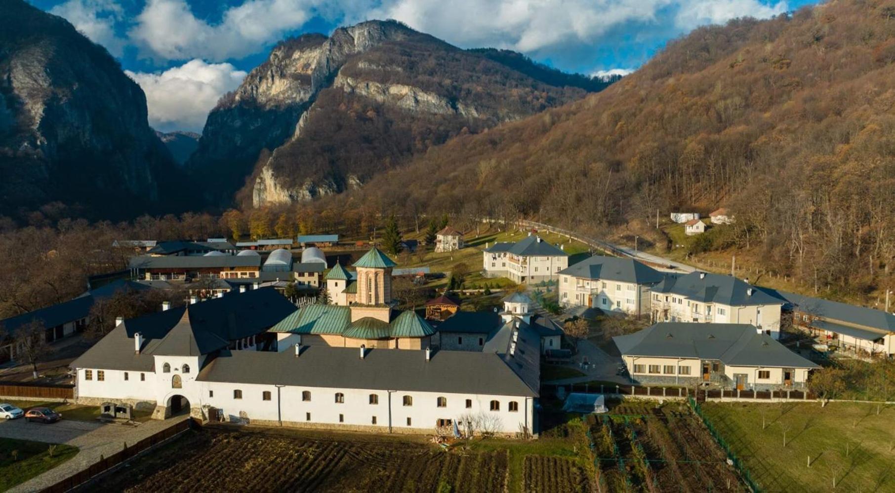 Pensiunea Tobo Baia de Fier Buitenkant foto